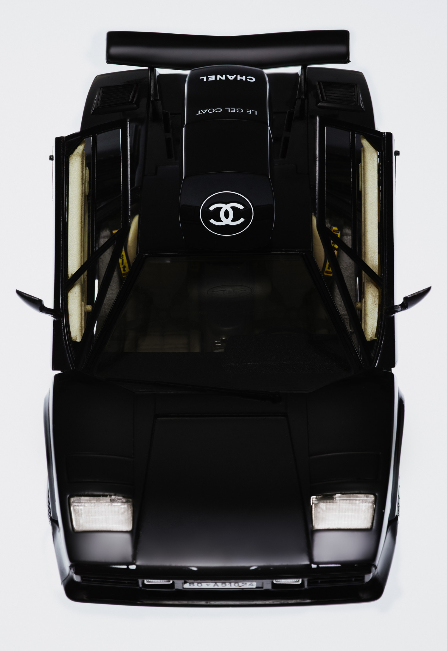 CHANEL - LE GEL COAT - © Global