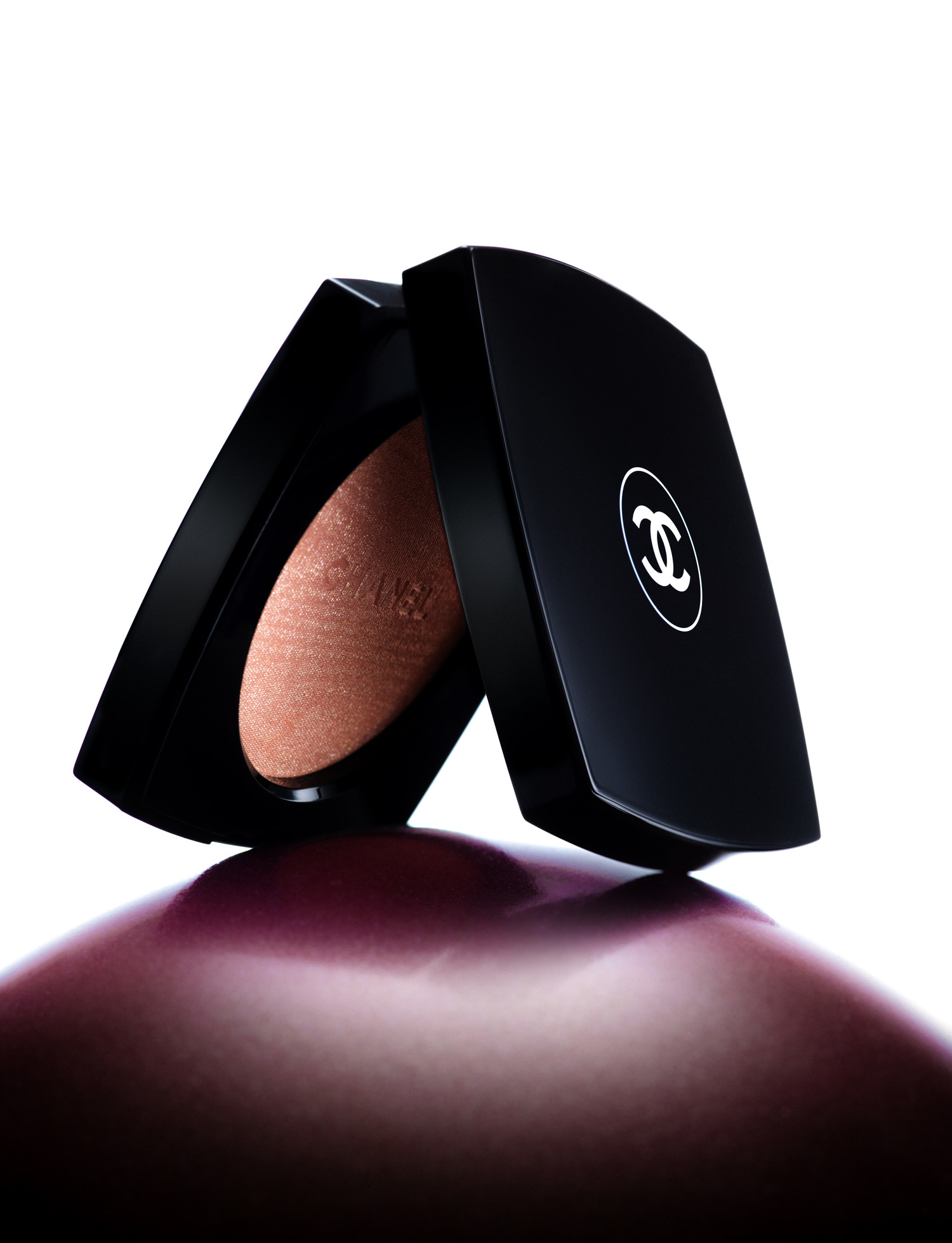 CHANEL - POUDRE LUMIÈRE - © Global