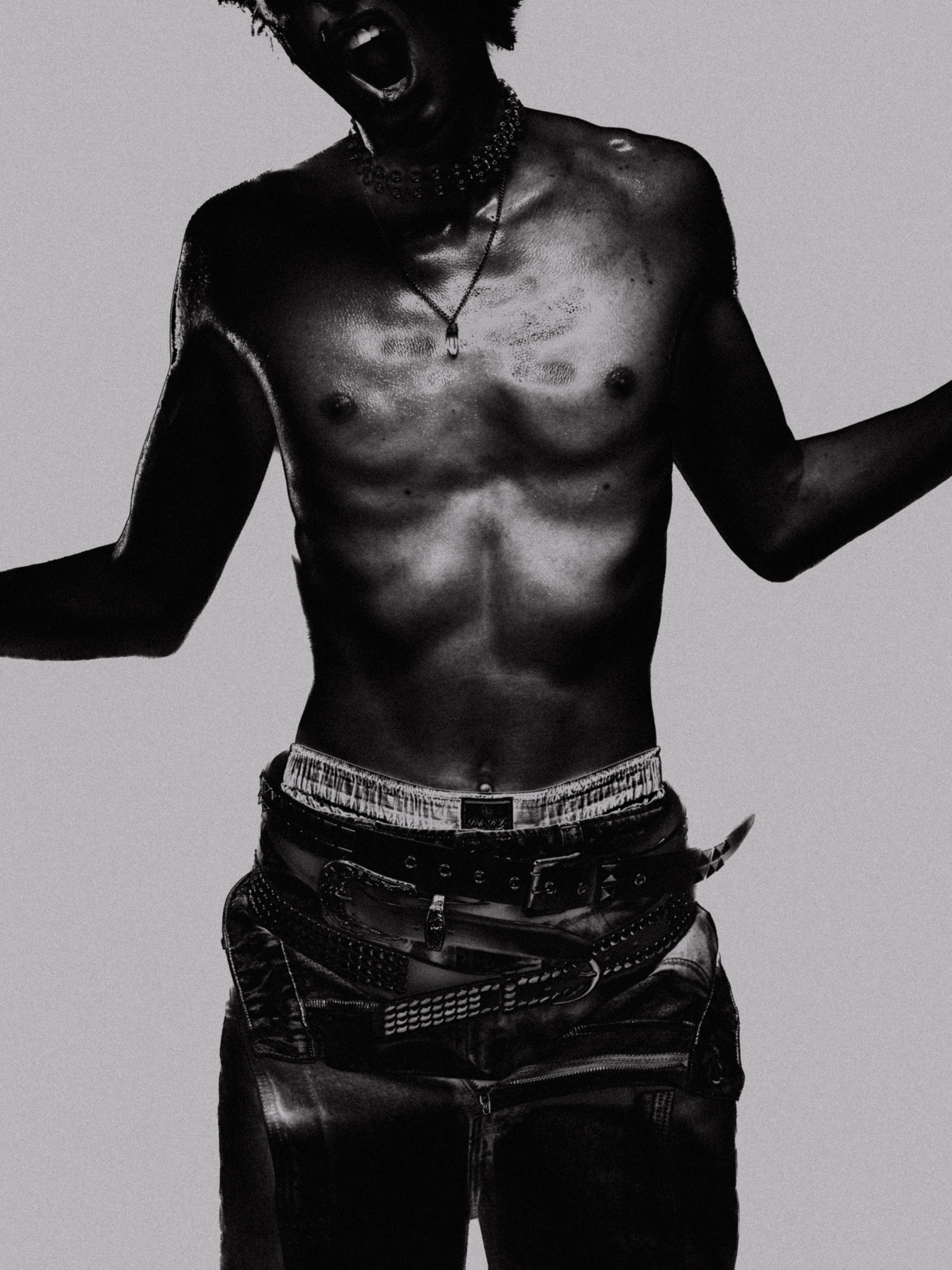 Gaze & Bones - © Global